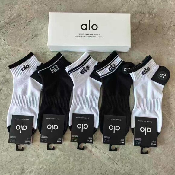 A44- ALO Yoga Men's Athletic Color Block Ankle Socks 5-Pair Boxed Set
